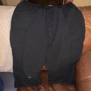 Black stretch waist capris